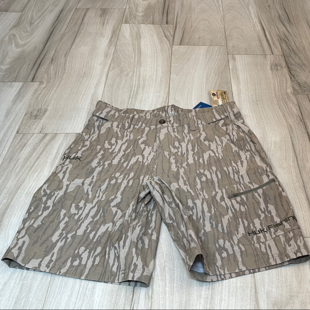 Men's Huk fishing Camouflage Shorts NEW